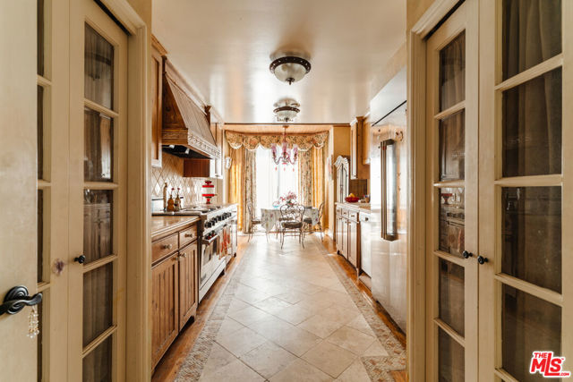 10601 Wilshire Boulevard, Los Angeles CA: https://media.crmls.org/mediaz/124cabab-a9be-43f6-82d5-50ed0bf840c5.jpg