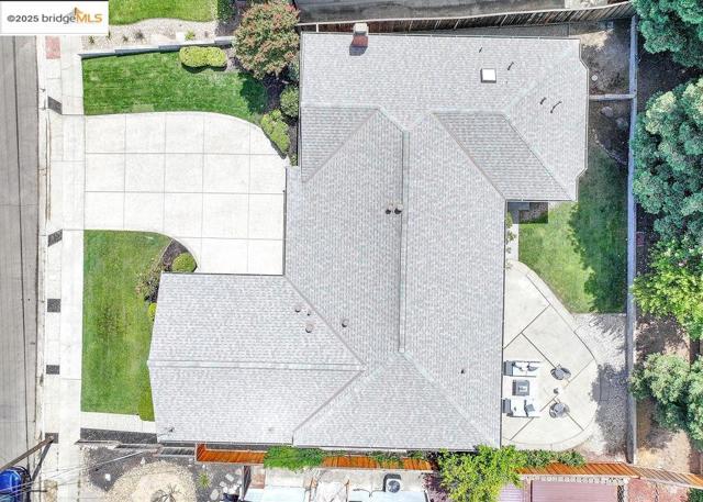 789 E Angela St, Pleasanton CA: https://media.crmls.org/mediaz/124df11e-08ab-4cb6-b4ae-bac721807298.jpg