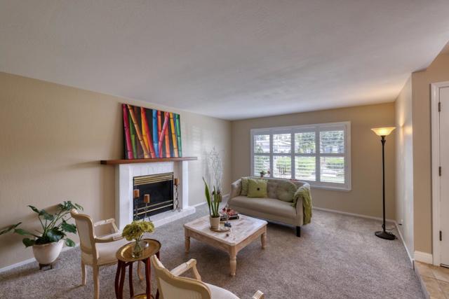 307 De La Vina Way, Salinas CA: https://media.crmls.org/mediaz/124e17aa-6a18-413d-a0ab-c320f8c7ecd2.jpg