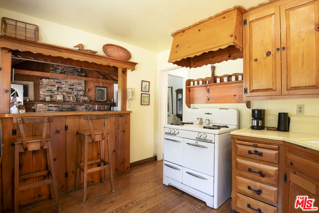 14755 Huston Street, Sherman Oaks CA: https://media.crmls.org/mediaz/124e2ecb-da0f-45dc-8656-8b0bf4d1d811.jpg