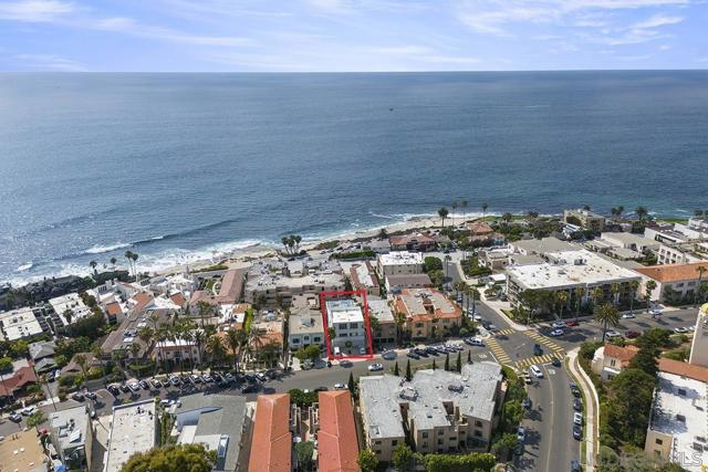 356 Prospect Street, La Jolla CA: https://media.crmls.org/mediaz/124e30e4-24ab-4777-923e-842c6b2128db.jpg