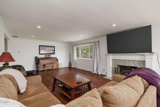 872 Via Arroyo, Ventura CA: https://media.crmls.org/mediaz/124ecaa6-48d5-41d3-80df-c803aee8a460.jpg