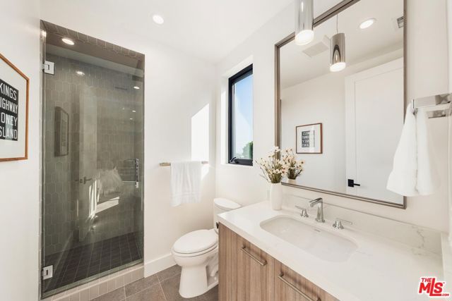 1213 Pine Street, Santa Monica CA: https://media.crmls.org/mediaz/124ee372-7537-44e4-aa1d-201ea7873a8f.jpg