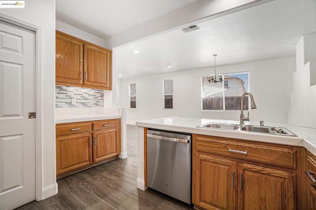 4112 Montgomery Hill Dr, Antioch CA: https://media.crmls.org/mediaz/124efafb-08e2-4544-9860-8abe20344c70.jpg