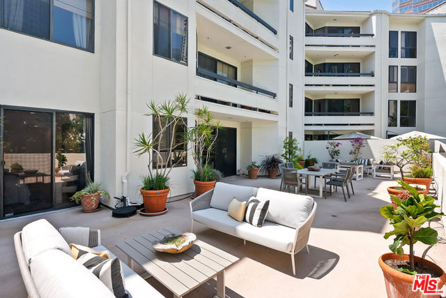 2102 Century Park Lane, Los Angeles CA: https://media.crmls.org/mediaz/124f8cdd-101d-43f6-8597-fb5288d285e0.jpg