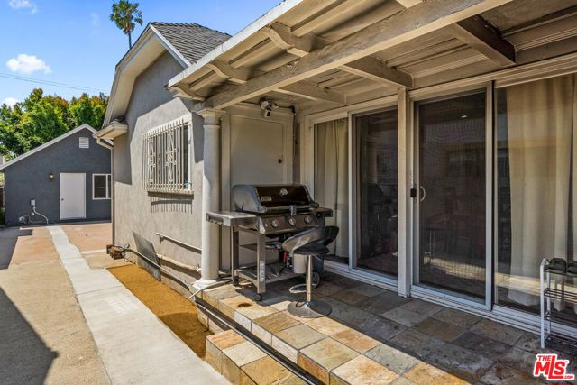 5342 Lemon Grove Avenue, Los Angeles CA: https://media.crmls.org/mediaz/124fbaeb-b523-4ae9-a8b1-ff304cd8fd37.jpg