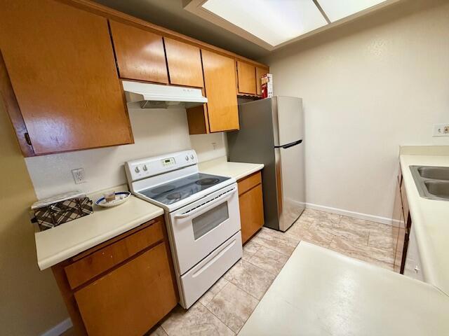Image 11 of 23 For 32200 Cathedral Canyon Dr  21