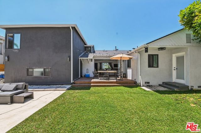 885 Kincaid Avenue, Inglewood CA: https://media.crmls.org/mediaz/124fe429-a9e0-4744-84bf-63ee8399693d.jpg