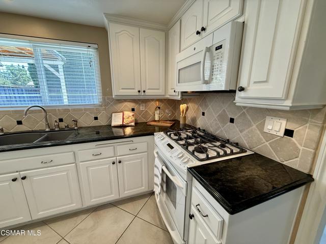 806 San Simeon Drive, Newbury Park CA: https://media.crmls.org/mediaz/12502565-2bf6-4b40-9be7-303f153bfca4.jpg