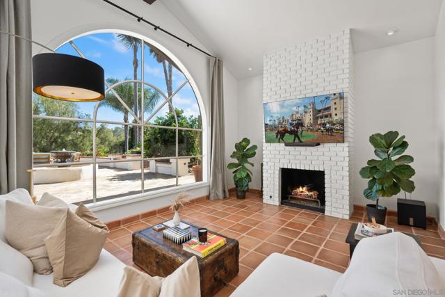 5354 El Camino Del Norte, Rancho Santa Fe CA: https://media.crmls.org/mediaz/125077a3-acbb-4599-a813-2af493e5d803.jpg