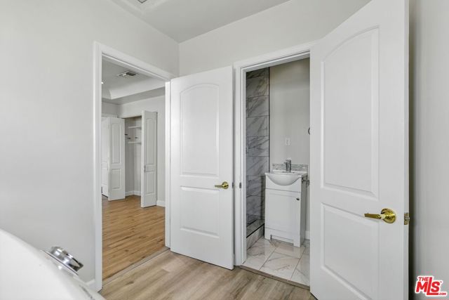 237 W Kelso Street, Inglewood CA: https://media.crmls.org/mediaz/12510915-b157-4bbe-b37e-3358f345fc4d.jpg