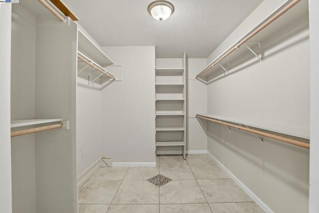 4470 Rolling Oaks Dr, Granite Bay CA: https://media.crmls.org/mediaz/125113e4-eade-4167-ae5b-39c7463b09e7.jpg