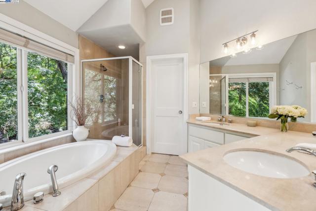 1617 Campesino Ct., Alamo CA: https://media.crmls.org/mediaz/12514381-4fb8-456e-99ba-95f56451ad95.jpg