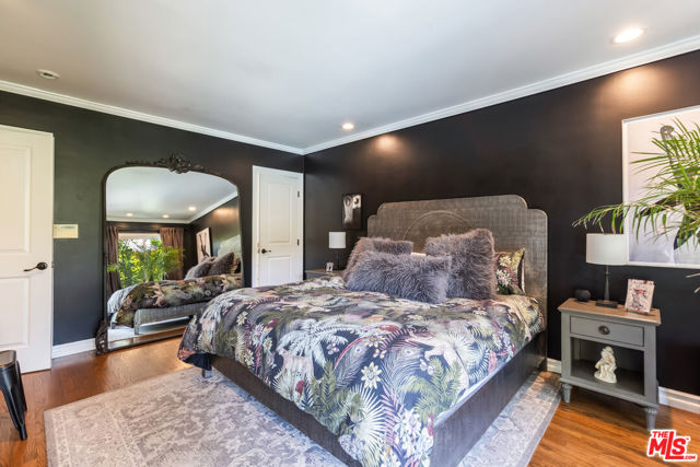 724 N Spaulding Avenue, Los Angeles CA: https://media.crmls.org/mediaz/12522889-fe66-4c77-8910-f0d6b205edd0.jpg