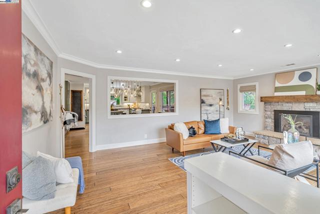 6703 Crow Canyon Rd, Castro Valley CA: https://media.crmls.org/mediaz/125231f6-0730-4671-bf44-98a37fac37b8.jpg