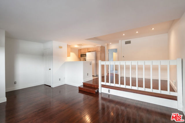 4859 Coldwater Canyon Avenue, Sherman Oaks CA: https://media.crmls.org/mediaz/125266d6-4e5e-420f-8221-928f2f57f4b2.jpg