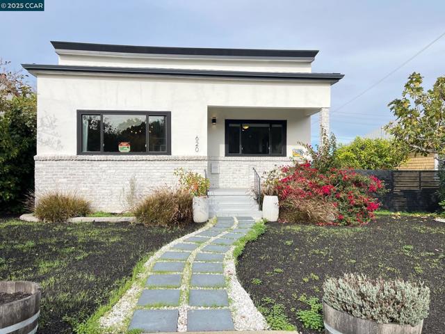 620 Kentucky St, Vallejo CA: https://media.crmls.org/mediaz/12528d7b-425c-4fc5-8eeb-e88349b58218.jpg