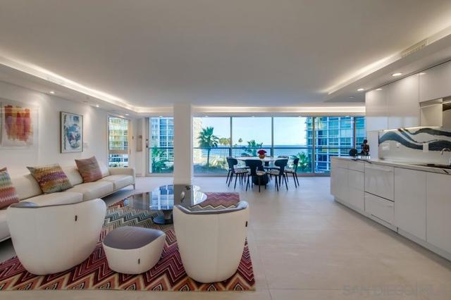 1750 Avenida Del Mundo, Coronado CA: https://media.crmls.org/mediaz/12529775-97b5-4835-ad18-77d4455395f5.jpg