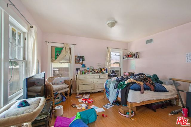 7231 Vanalden Avenue, Reseda CA: https://media.crmls.org/mediaz/12534989-a54e-4b9d-8bdb-3dbbd007b346.jpg