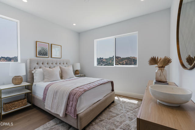 3870 W Point Drive, Los Angeles CA: https://media.crmls.org/mediaz/125355ef-2cd2-4291-bade-a6540ca70bd1.jpg