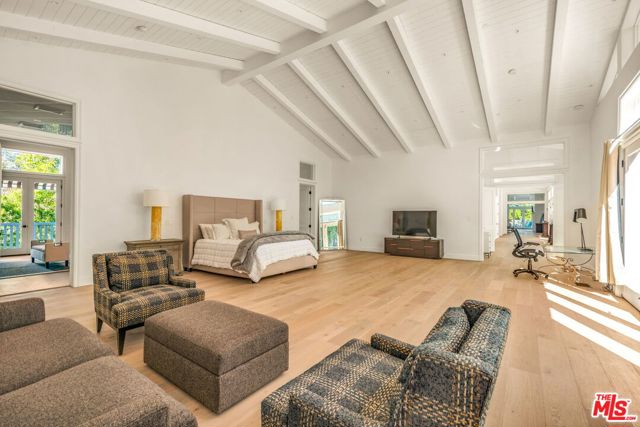 9669 Oak Pass Road, Beverly Hills CA: https://media.crmls.org/mediaz/12535ed9-cb85-429f-b464-2dd437e2d693.jpg
