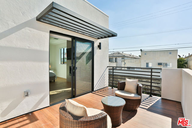 1622 S Mansfield Avenue, Los Angeles CA: https://media.crmls.org/mediaz/12538bc5-7772-4317-963c-44bace164824.jpg