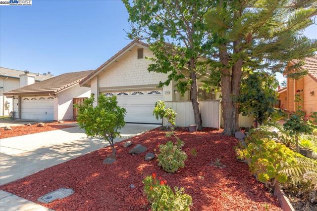 32948 Soquel St, Union City CA: https://media.crmls.org/mediaz/1253fa49-f756-4057-80c3-0d8f0ea0233f.jpg