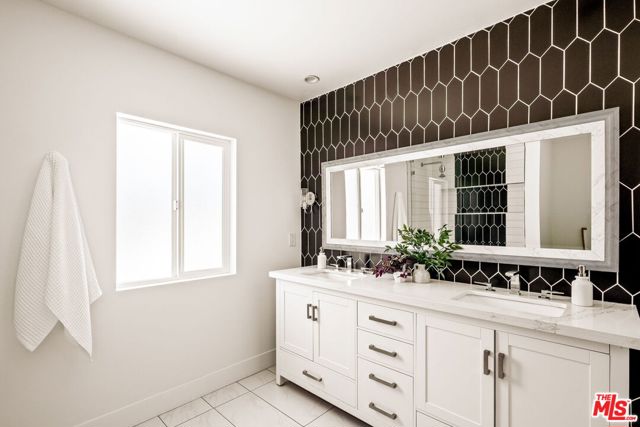 13514 Morrison Street, Sherman Oaks CA: https://media.crmls.org/mediaz/125469b8-45e0-4704-b957-02afaf5e0f0c.jpg