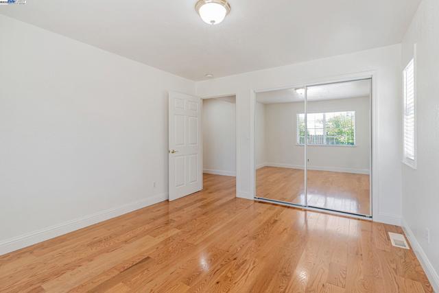 2940 Somerset Ave, Castro Valley CA: https://media.crmls.org/mediaz/1254f64d-ee9b-46a6-9661-c6c34c6d02b0.jpg