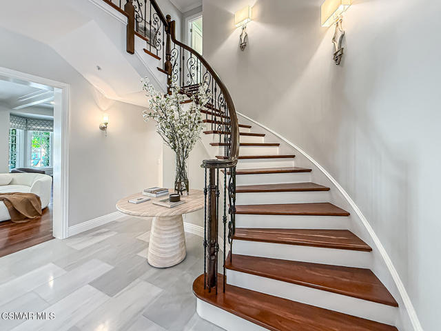 581 Lakeview Canyon Road, Westlake Village CA: https://media.crmls.org/mediaz/12555342-3cbc-4532-a1e0-26d4d98ff868.jpg