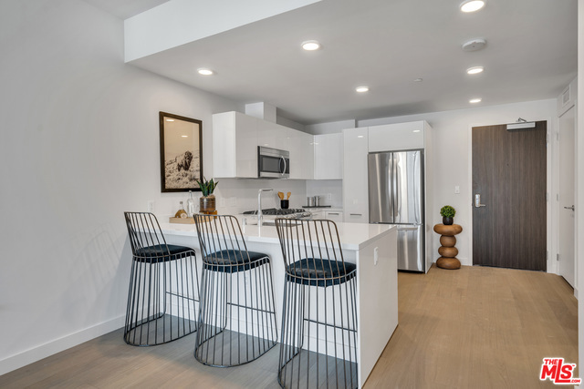 2801 Sunset Place, Los Angeles CA: https://media.crmls.org/mediaz/1255f6fb-1aff-4c80-9bda-901192a2ebcf.jpg