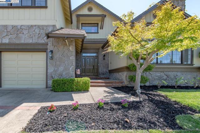 942 Finovino Ct, Pleasanton CA: https://media.crmls.org/mediaz/12569799-f019-43f3-b3da-8858d2d909db.jpg