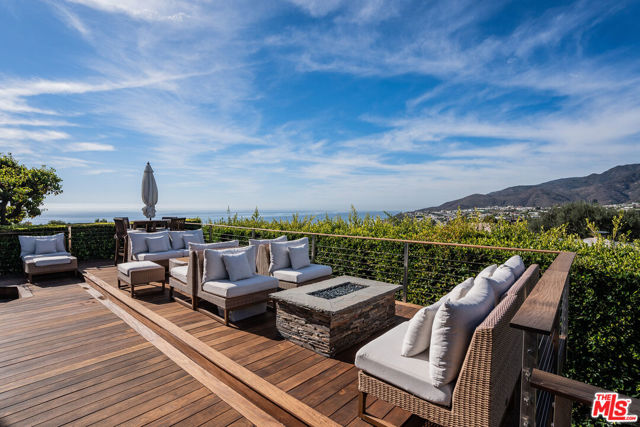 245 Tranquillo Road, Pacific Palisades CA: https://media.crmls.org/mediaz/1256d316-ffb0-4b85-bde6-b25d5facd8bd.jpg