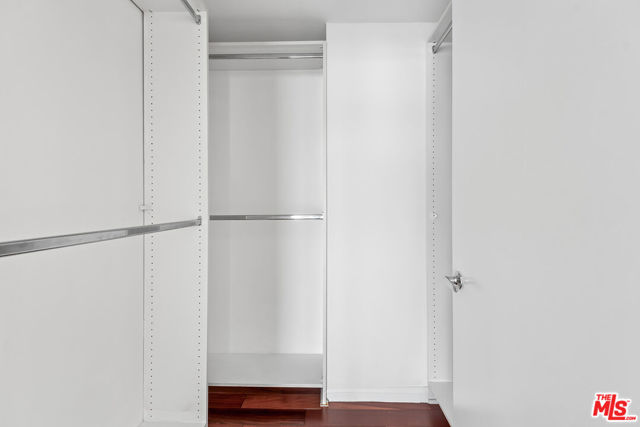 13600 MARINA POINTE Drive, Marina del Rey CA: https://media.crmls.org/mediaz/12573a88-6d63-4122-b905-9f6bbaa1d3eb.jpg