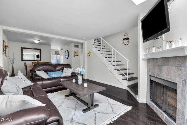 19431 Sherman Way, Reseda CA: https://media.crmls.org/mediaz/12574d11-60c9-4b24-93a1-0d5b5c5d8099.jpg
