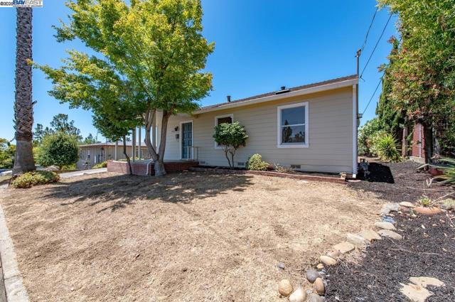 17673 Dorson Ln, Castro Valley CA: https://media.crmls.org/mediaz/1257d825-b385-4400-87a1-95cd58191f68.jpg