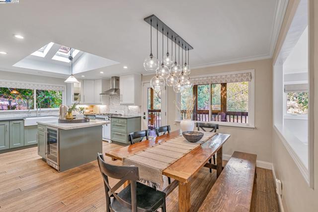 6703 Crow Canyon Rd, Castro Valley CA: https://media.crmls.org/mediaz/12582215-65e6-4e6b-a350-ea42288588fd.jpg