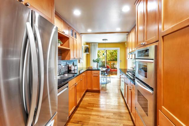 574 Sand Hill Circle, Menlo Park CA: https://media.crmls.org/mediaz/125866fc-b1de-4e1f-90ef-d81dd0f5486f.jpg