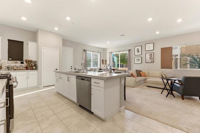 Detail Gallery Image 6 of 48 For 2119 Bluestone Circle, Chula Vista,  CA 91913 - 4 Beds | 2/1 Baths