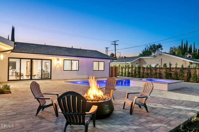 Detail Gallery Image 5 of 50 For 7932 Woodlake Ave, West Hills,  CA 91304 - 4 Beds | 3 Baths