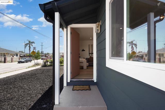 278 Cairo Rd, Oakland CA: https://media.crmls.org/mediaz/1258d9d4-612c-4b10-a01d-57bced804b0a.jpg