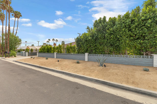 3967 E Sunny Dunes Road, Palm Springs, CA 92264