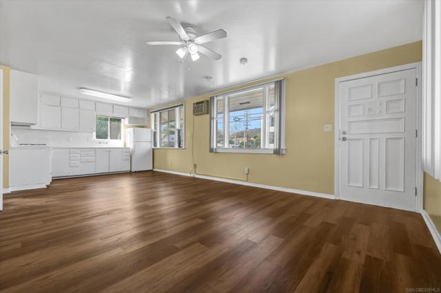 4927 Ellenwood Drive, Los Angeles CA: https://media.crmls.org/mediaz/125937c8-7cd8-42b0-864e-f05a5f4ee5d9.jpg