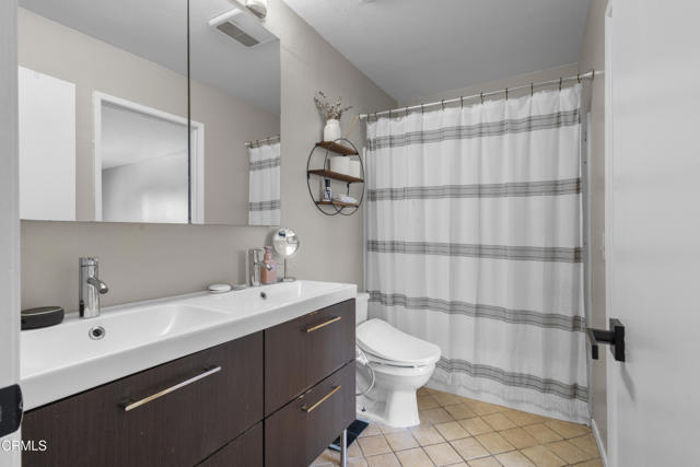 3235 Kelp Lane, Oxnard CA: https://media.crmls.org/mediaz/125943db-7951-48b5-b321-7a600b62a618.jpg