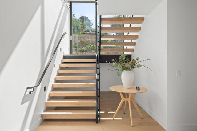 3 Wolfback Ridge Road, Sausalito CA: https://media.crmls.org/mediaz/1259fdf5-b4ac-411c-8704-7225890edc6c.jpg