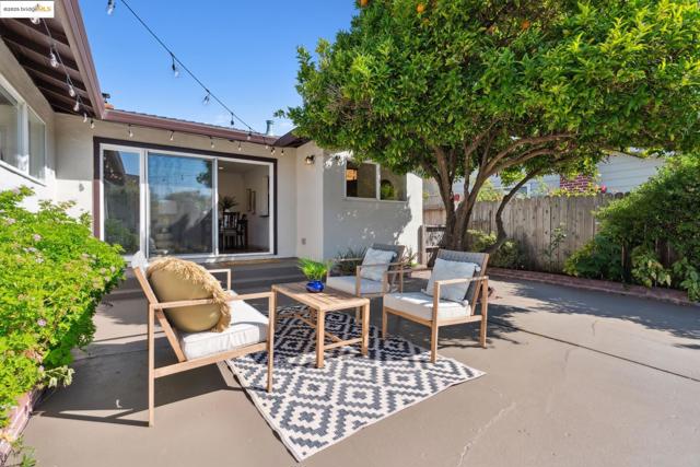 2309 Potrero Ct, Pinole CA: https://media.crmls.org/mediaz/125a0207-882c-4a10-813e-4b739a1de45f.jpg