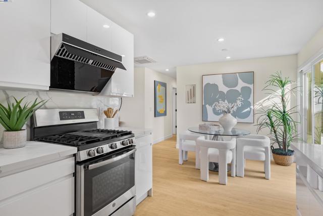 474 Oliver St, Milpitas CA: https://media.crmls.org/mediaz/125a7bf3-1977-40bd-b92d-0cd79e1cfb94.jpg