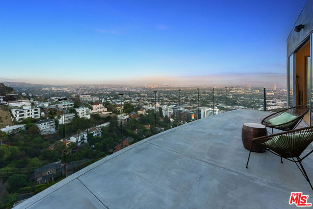 8654 Hollywood Boulevard, Los Angeles CA: https://media.crmls.org/mediaz/125b5362-50f3-4aab-b7eb-0dabbd6ee9f0.jpg