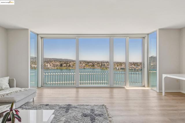 1555 Lakeside Dr, Oakland CA: https://media.crmls.org/mediaz/125b65af-ad7e-45f9-9997-c3f012a929d9.jpg