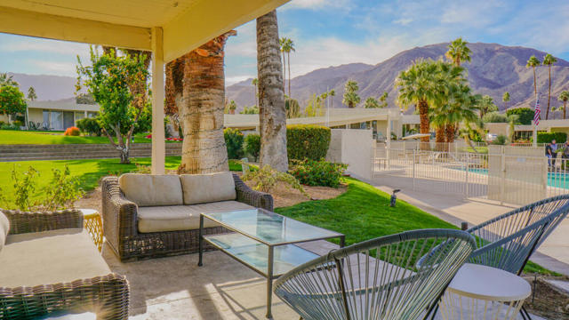 472 Sandpiper Street, Palm Desert CA: https://media.crmls.org/mediaz/125b82b2-2c81-4cf9-8aac-f9d6a10e12ab.jpg